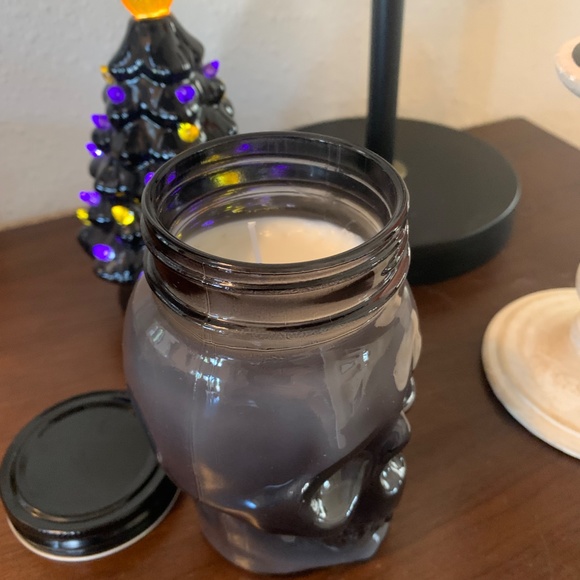 Hand-poured Black Glass Skull Candle - Picture 5 of 8